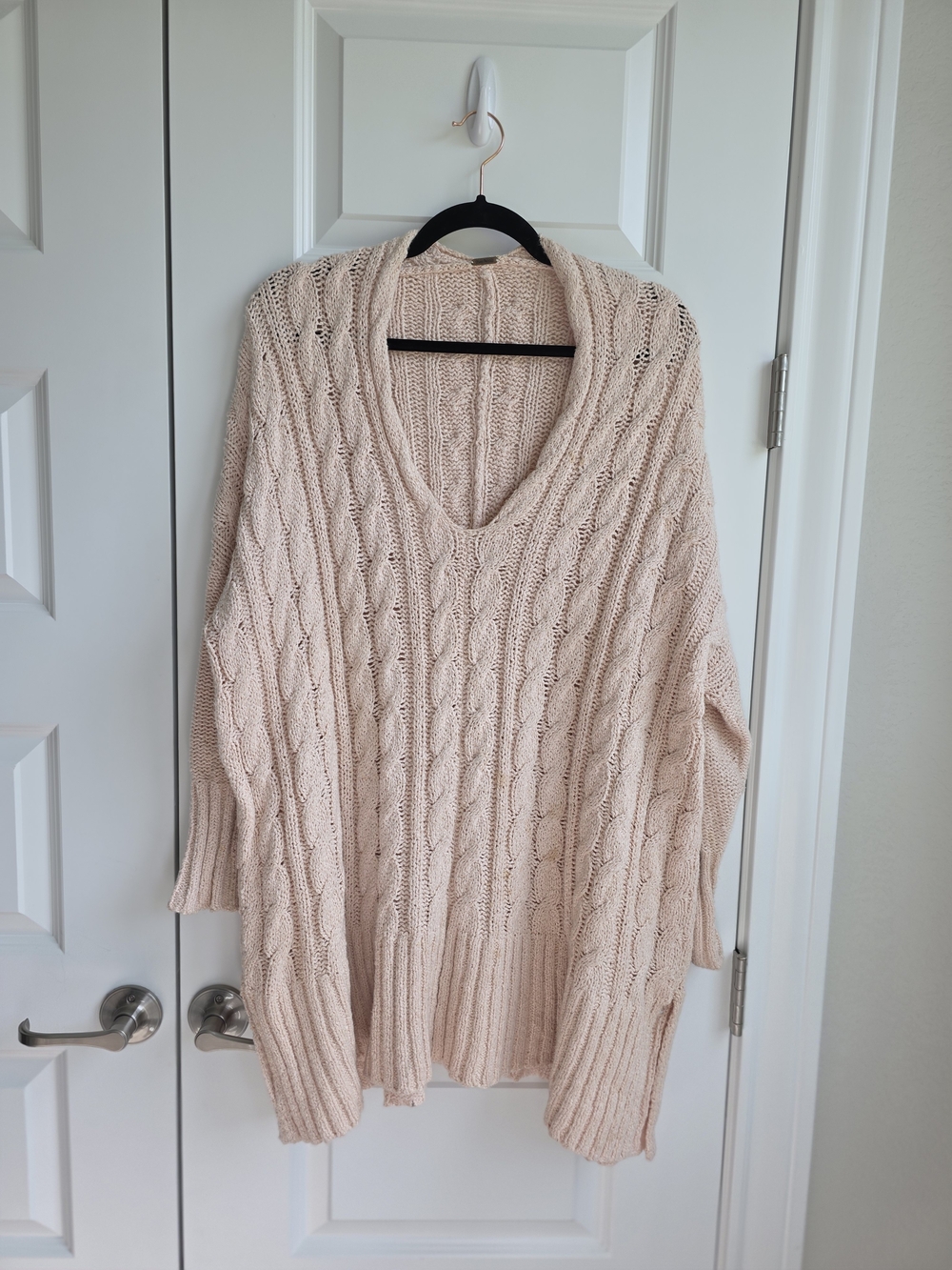 Free People Blush Pink Cable Knit Oversized V-Neck Sweater 100% Cotton Medium